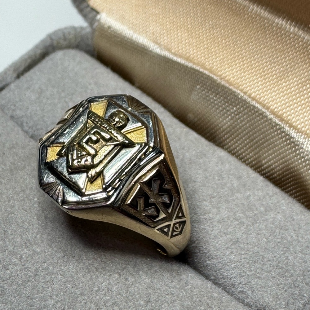 10K Solid Gold Vintage 2 Tone 1933 Class Ring Size 8.25 5.7g